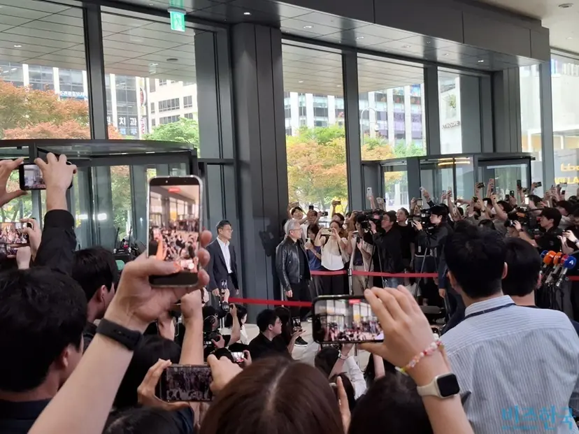 이날 브리핑 현장에는 정재헌 SK텔레콤 사장과 곽노정 SK하이닉스 사장 등 주요 경영진이 참석했다. 사진=강은경 기자