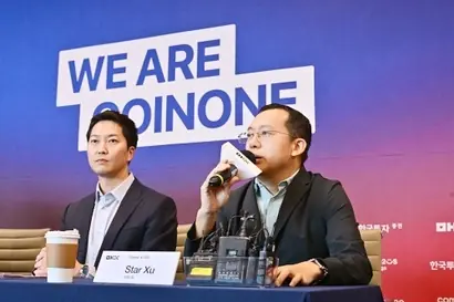 스타 쉬(Star Xu) OKX 최고경영자(오른쪽)가 6월 4일 열린 공동 간담회에서 코인원 투자 배경을 설명했다. 사진=OKX 제공
