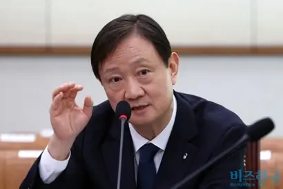이찬진 금감원장이 삼성전자·SK하이닉스 단일종목 레버리지 상장지수펀드(ETF) 도입을 두고 “드러누워서라도 막았어야 하나 후회하고 있다”고 발언하자 증권업계가 반발하고 있다. 사진=국회사진기자단