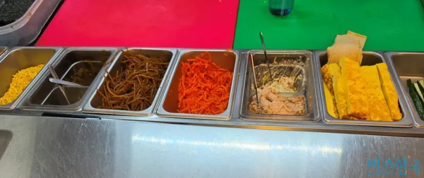 6월 30일 서울 종로구의 김밥 전문점에 놓인 김밥 재료들. 계란값 상승으로 자영업자들의 고민이 커지고 있다. 사진=정원혁 기자