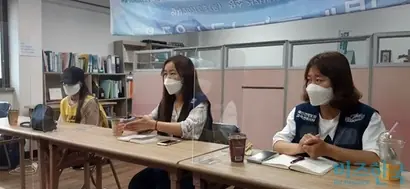 건보공단 고객센터 직원들은 ‘왜’ 직접 고용을 요구하는지를 들여다봐달라고 말했다. 사진=조혜연 사단법인 김용균재단 상임 활동가