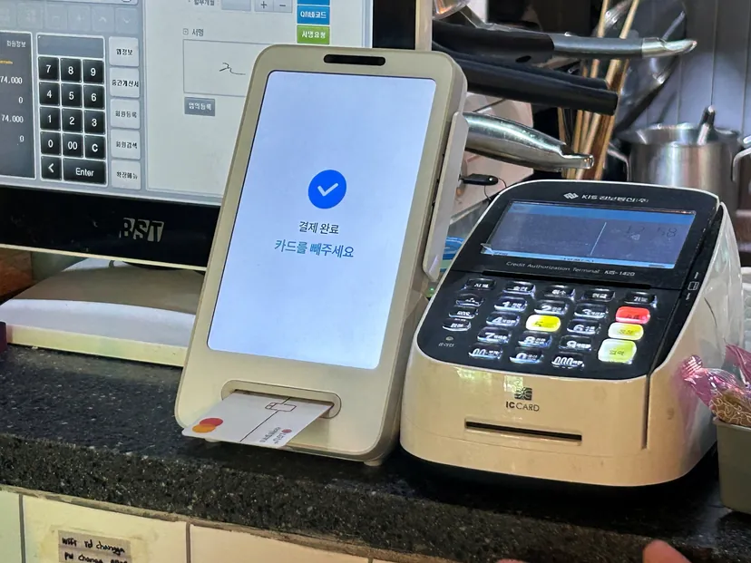 ‘토스 vs 네이버’ 결제 단말기 전쟁, 점주 입장에선 뭐가 나을까
