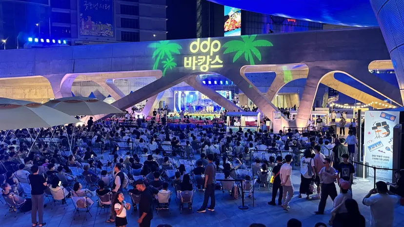 [현장] “무더위 날려버려” DDP에서 한여름 밤의 축제가 펼쳐졌다