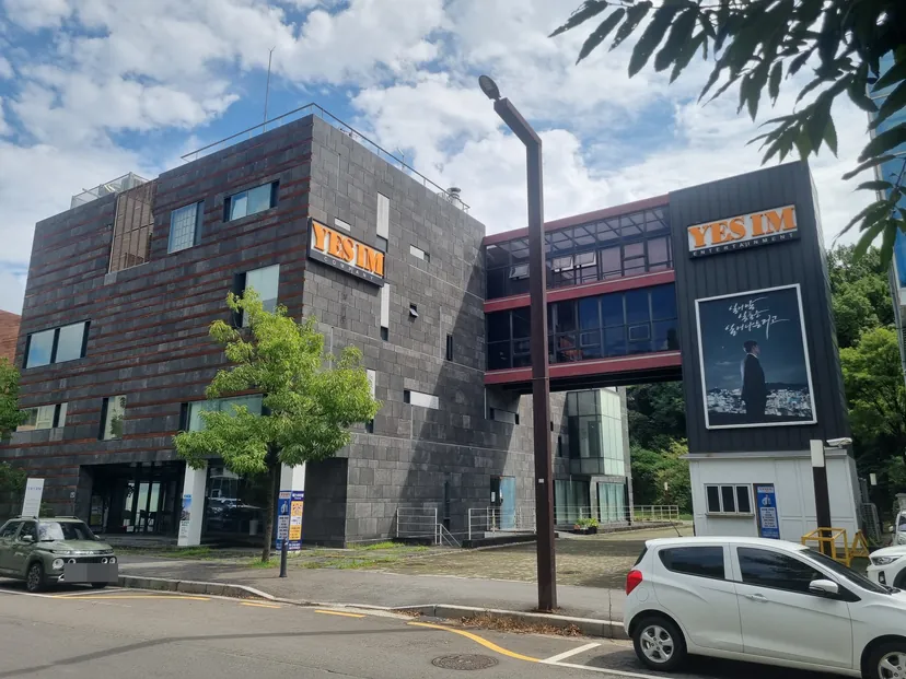 [단독] 임창정 설립 기획사 예스아이엠엔터테인먼트 새 대표 선임 미스터리